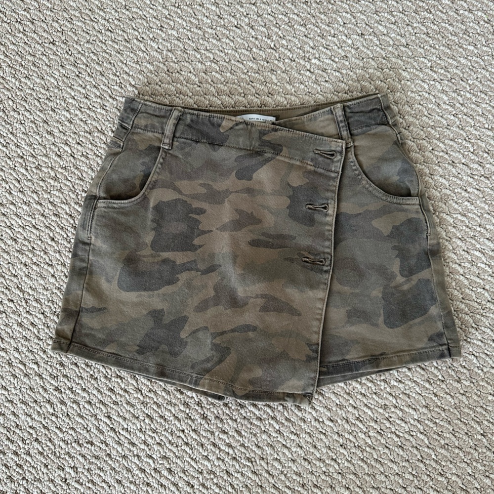 Zara camo skort